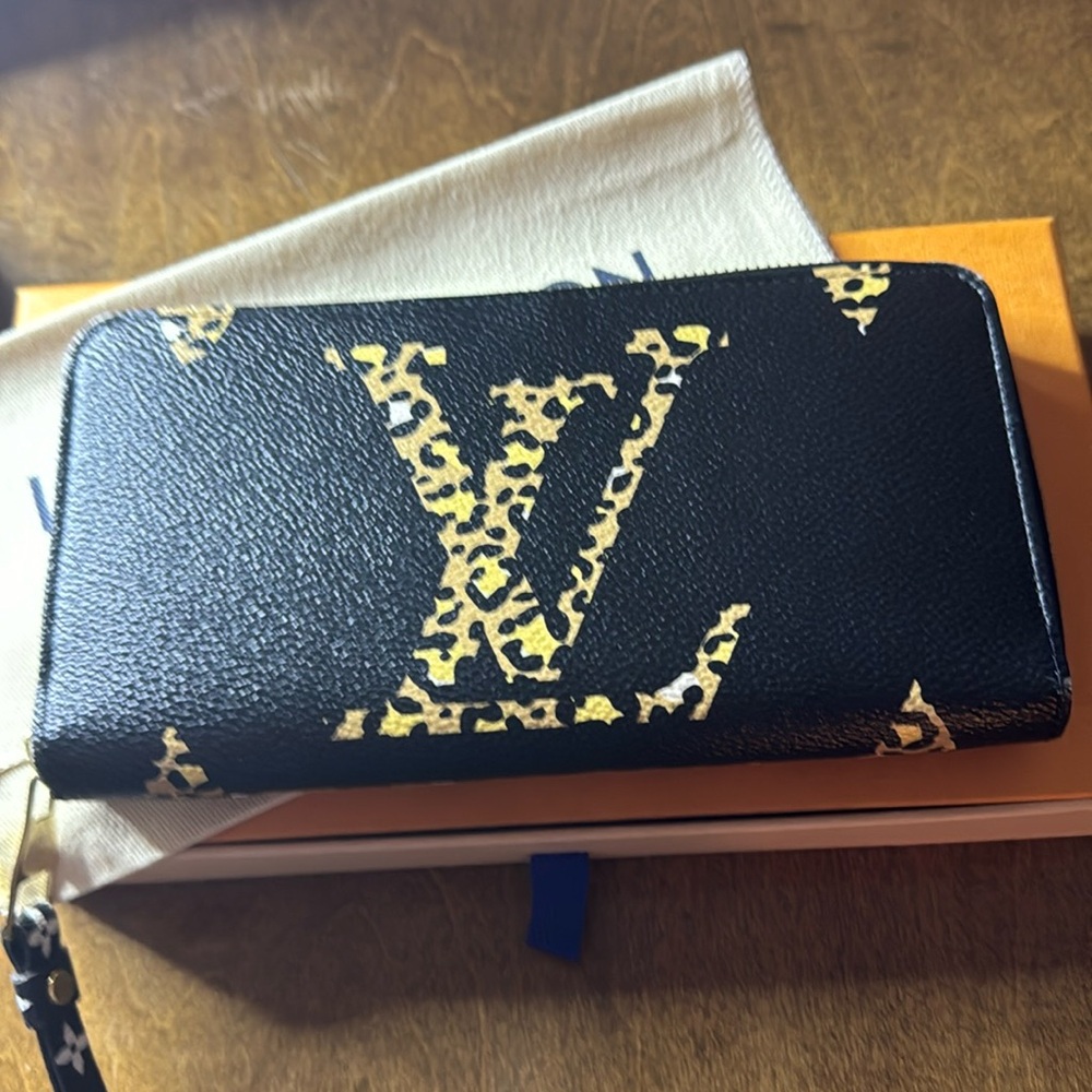 Louis Vuitton Limited Edition Jungle Zippy Wallet!!